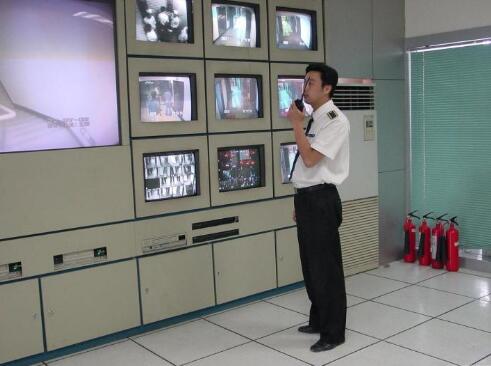 無線電掃盲貼：人們常說的U/V段是什么？